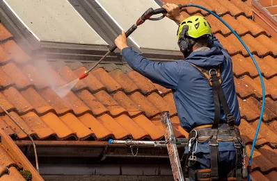 Démoussage et hydrofuge de toiture à Courban